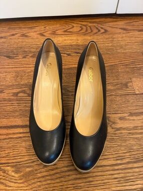 Gabor Black Leather Round-Toe Women's Pumps